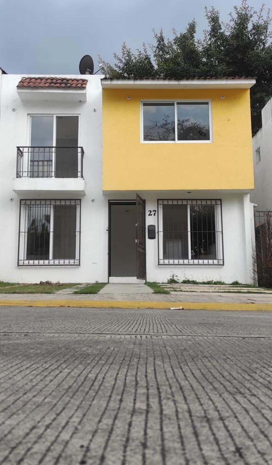 Casa en venta con 4 recamaras, ubicada en Fracc. La Luz, Coatepec, Ver.